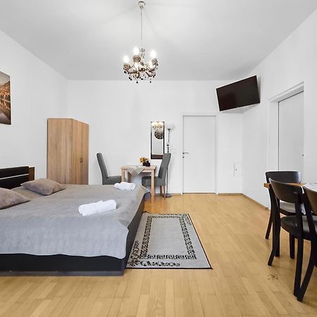 Three King-Size Beds, Three Bedrooms Wien Ngoại thất bức ảnh